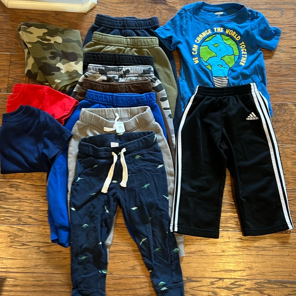 24 Mo boy Lot. Sweat pants/tops.  brands, but also Adidas, Old Navy, Carter